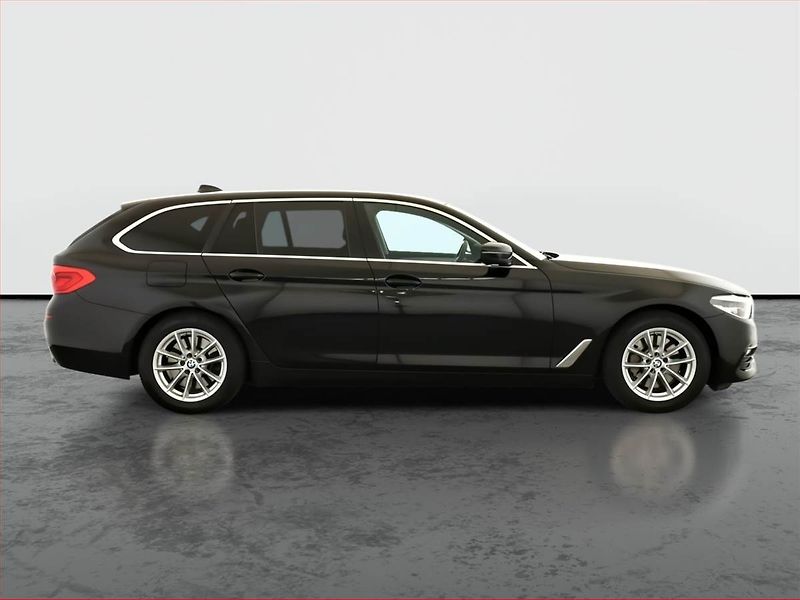 BMW Řada 5 (2019) 530d - fotka 6 z 18