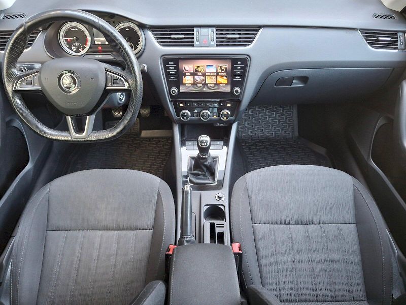 Škoda Octavia (2018) Combi Style Plus 4x4 2,0TDi 11 - fotka 5 z 32