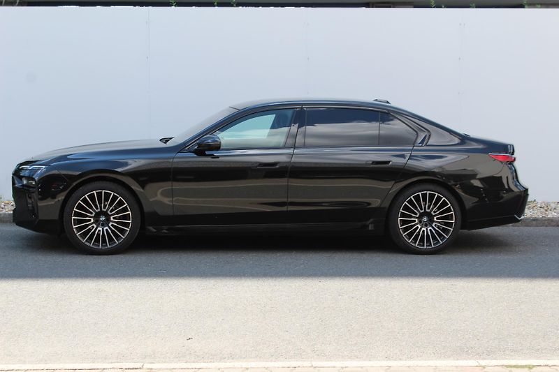 BMW Řada 7 740d xDrive, 220kW, CZ - fotka 9 z 28