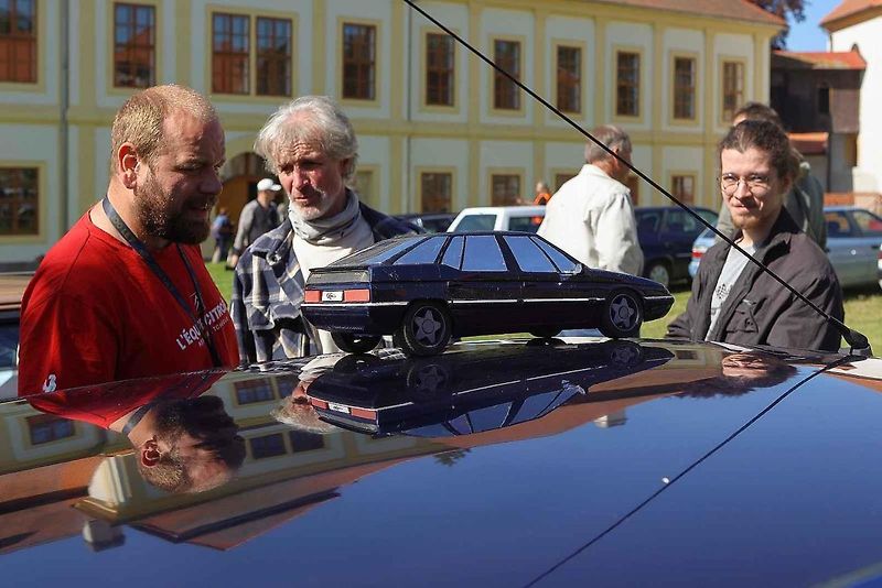 Jarní koulení - sraz automobilů a příznivců značky Citroën na zámku ve Svojšíně na Tachovsku.