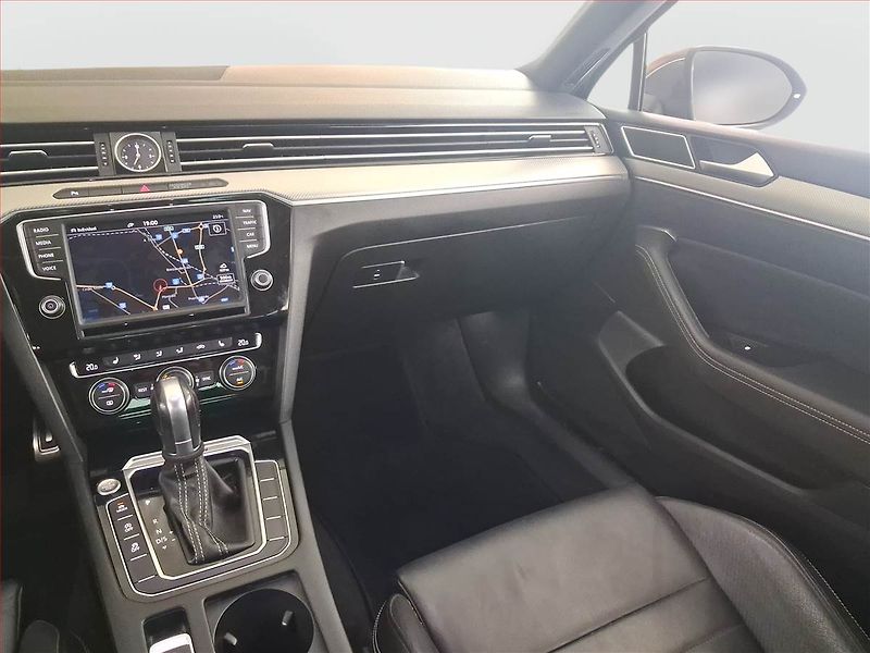 Volkswagen Passat (2016) R-Line 2.0 BiTDI, 4X4 - fotka 8 z 17