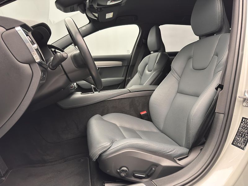 Volvo V90 B4 MOMENTUM AUT - fotka 6 z 45