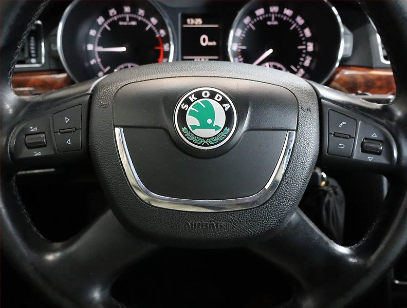 Škoda Superb (2010) 2.0 TDI, Xenony, Tempomat - fotka 12 z 23