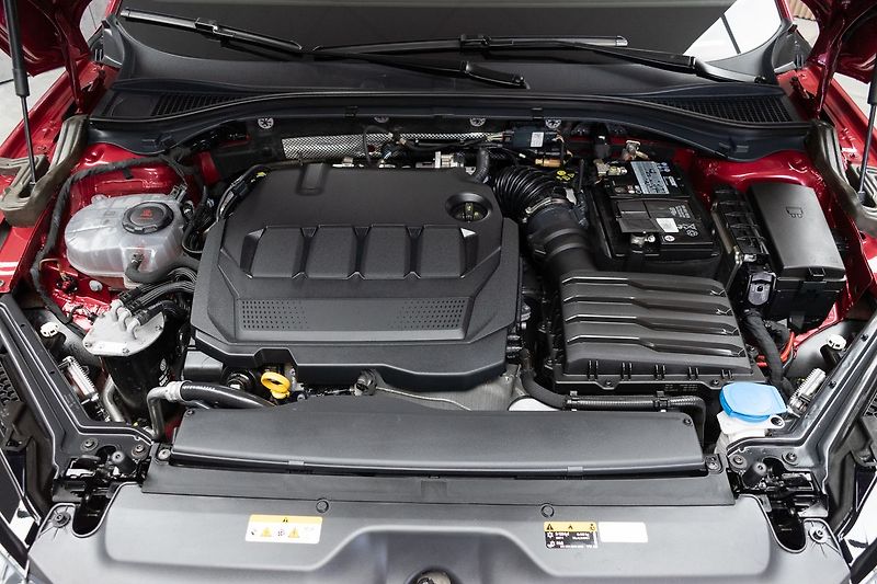 Škoda Superb 2.0 TDI 147kW STYLE*DPH*ČR 1.M - fotka 37 z 44