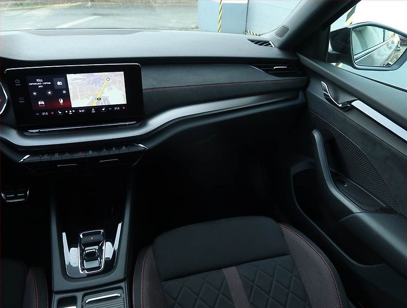 Škoda Octavia (2023) RS 2.0 TSI - fotka 8 z 25