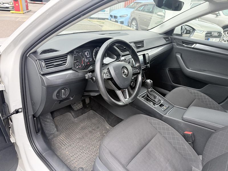 Škoda Superb 2.0 TDi 110kw - fotka 21 z 29