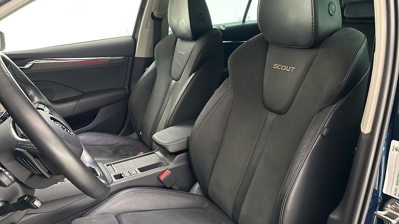 Škoda Octavia 2.0 TDI DSG 4x4 Scout Combi - fotka 15 z 33