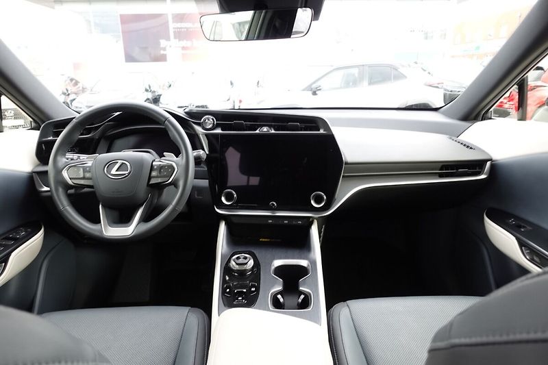 Lexus RZ 450e RZ450e Executive DIRECT4 - fotka 17 z 34