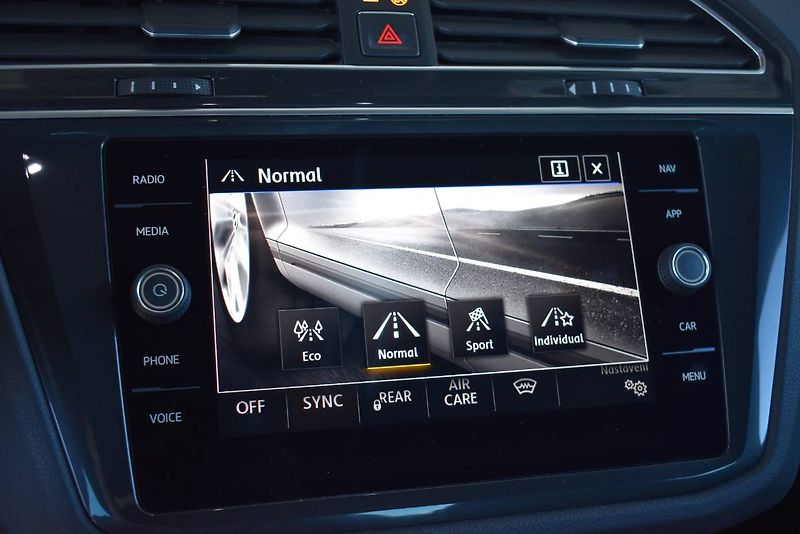 Volkswagen Tiguan (2018) 2.0TDI 140kW R-Line DSG, LED - fotka 24 z 28