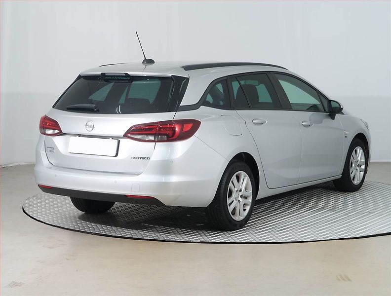 Opel Astra (2019) 1.6 CDTI, Navi, Tempomat - fotka 5 z 20