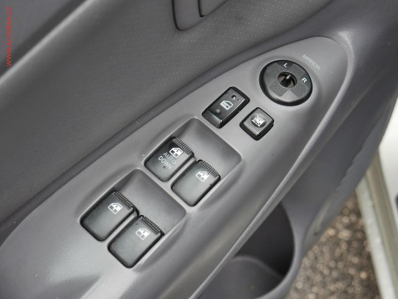 Hyundai Tucson (2005) 2.0CRDi 4x4, TZ, výhř.sed. - fotka 15 z 17