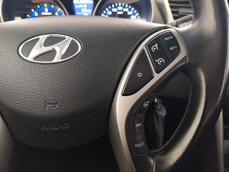 Hyundai i30 (2016) 1.6 CRDi, Serv.kniha, Xenony - fotka 16 z 21