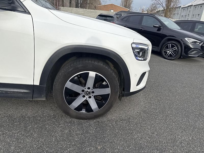 Mercedes-Benz GLB 200d 4MATIC - fotka 16 z 16