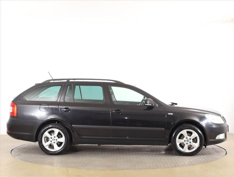 Škoda Octavia (2012) 2.0 TDI, Automat, Tempomat - fotka 6 z 17