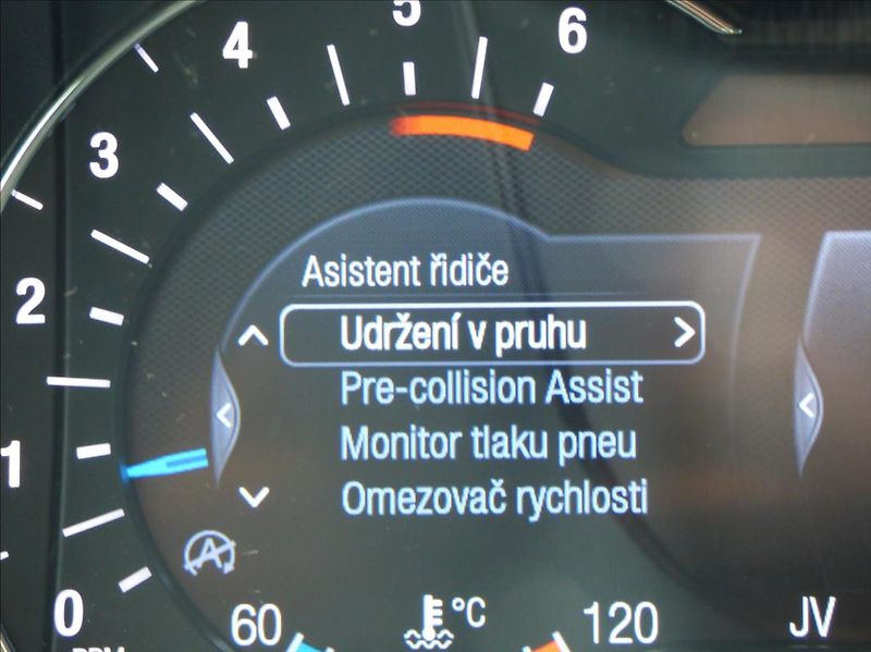 Ford Mondeo 2,0 LED,Navi,Titanium servis - fotka 20 z 72