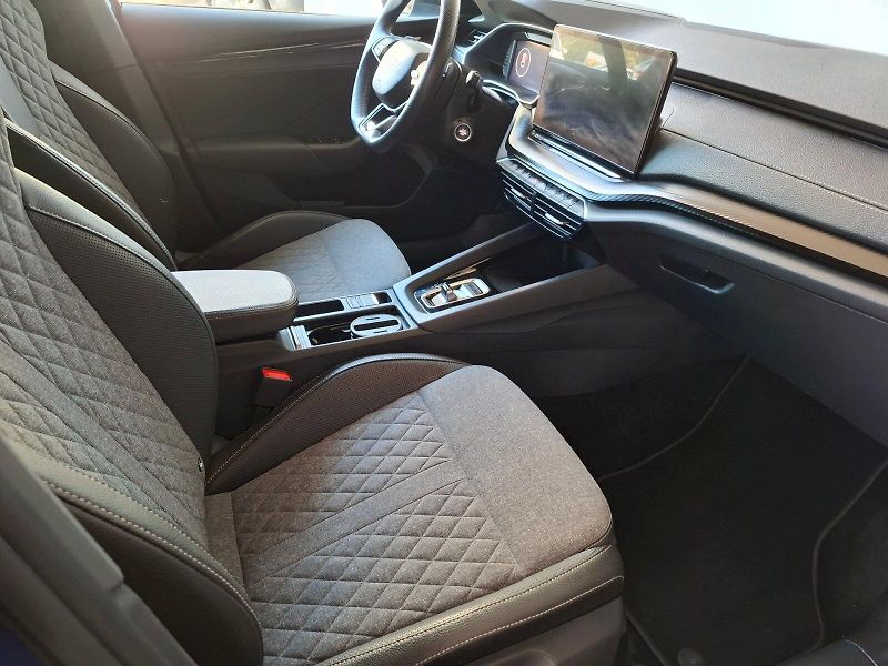Škoda Octavia (2025) Combi SPORTLINE 1,5 TSI M-HEV - fotka 23 z 30