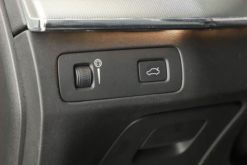 Volvo XC90 (2020) B6 AWD - fotka 22 z 31