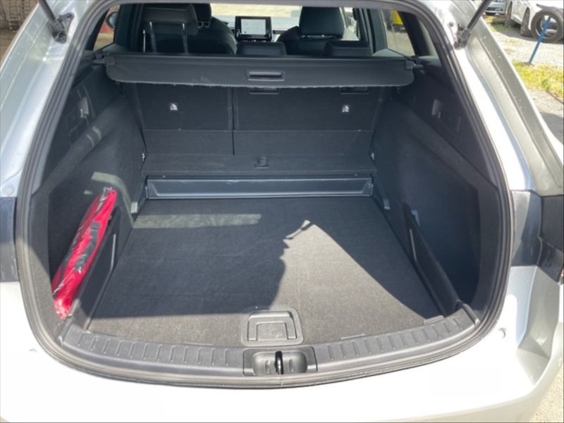 Toyota Corolla 1,8 Hyb.Comfort AT - fotka 6 z 11