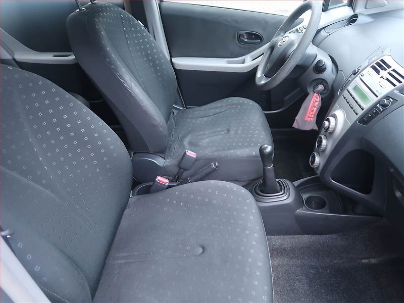 Toyota Yaris (2007) 1.0 VVT-i, Eko.zaplacen - fotka 9 z 13