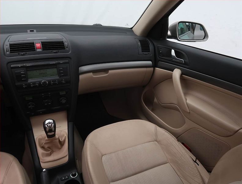 Škoda Octavia (2007) Elegance 1.9 TDI, Tažné - fotka 8 z 19