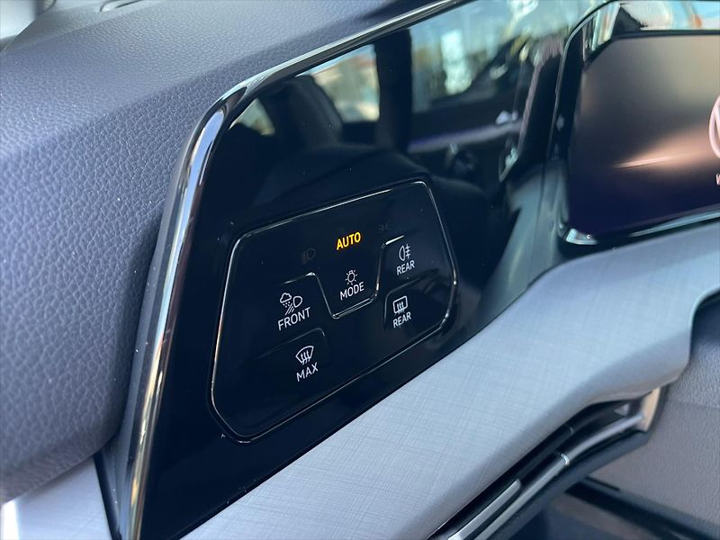 Volkswagen Golf (2025) 1,5 TSI eHybrid 150 kW 6DSG  P - fotka 15 z 21