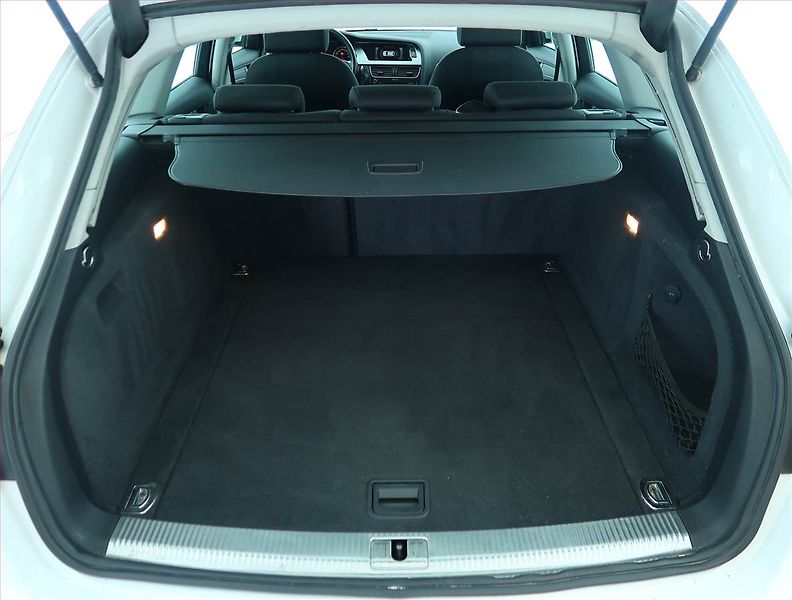 Audi A4 (2008) 1.8 TFSI, Serv.kniha, Xenony - fotka 13 z 16
