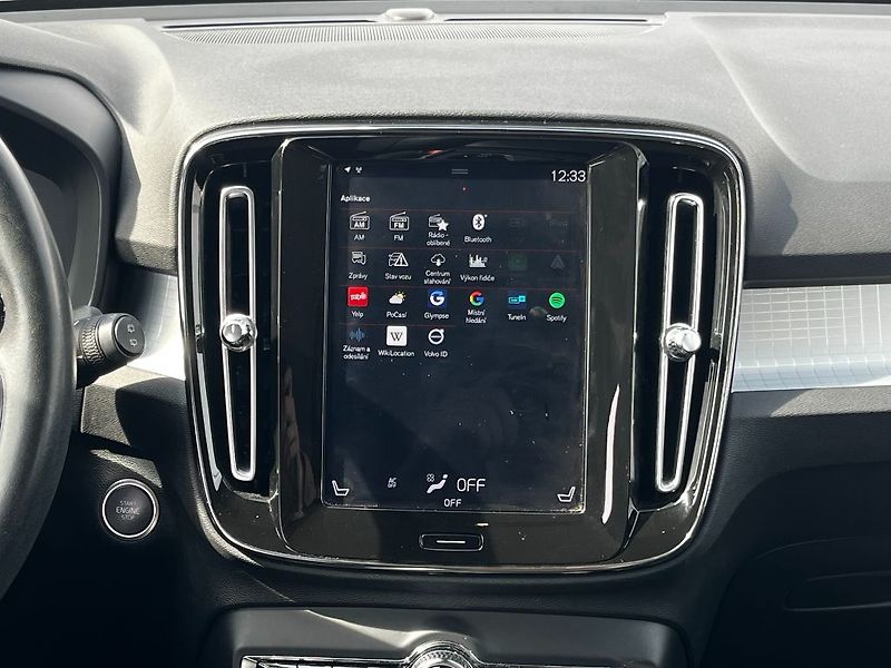 Volvo XC40 Momentum Pro T3 FWD 120kW - fotka 14 z 23
