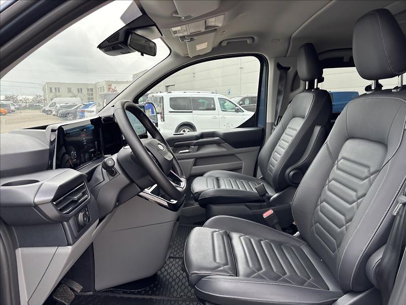 Ford Tourneo Custom 2,0 EcoBlue 125kW L2 Titanium - fotka 24 z 47