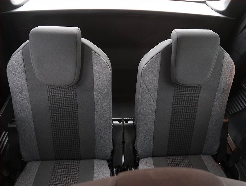 Peugeot 5008 (2020) Active PureTech 130, 7 míst - fotka 21 z 24