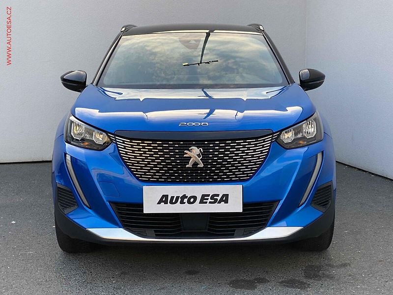 Peugeot 2008 (2023) 1.2PT, Allure, navi, kamera - fotka 2 z 17
