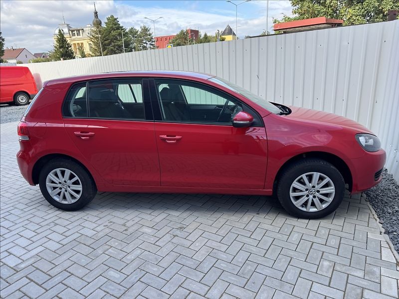 Volkswagen Golf 1,4 i 16V TRENDLINE 1.maj. ČR - fotka 14 z 50