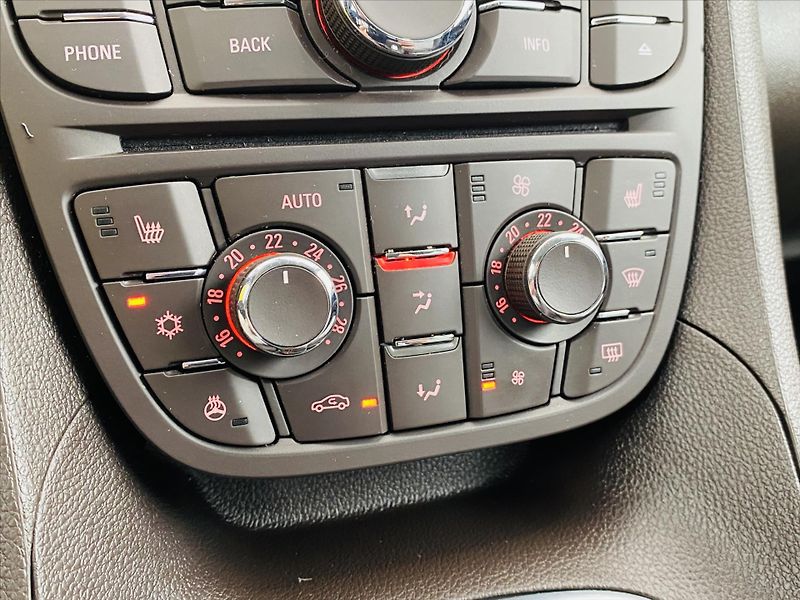 Opel Meriva 1,4 i 74 kW Digi Klima Cosmo - fotka 17 z 24