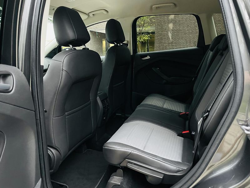 Ford Kuga 2.0TDCi MAN FACELIFT SERVISKA - fotka 30 z 45