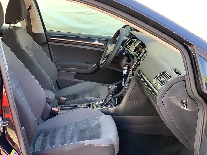 Volkswagen Golf Highline 1.6TDi 77kw DSG ALU - fotka 34 z 48