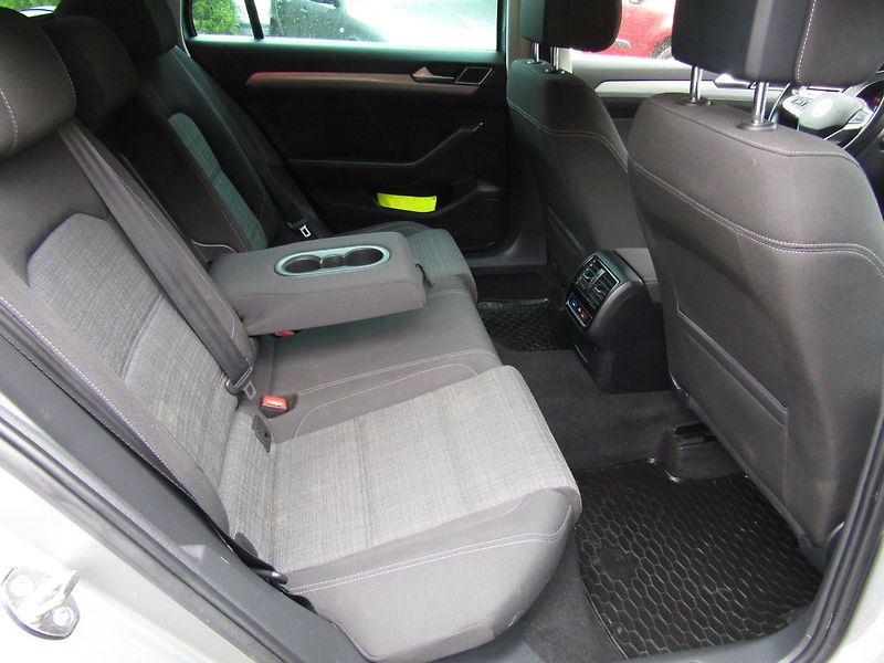 Volkswagen Passat (2021) 2.0 TDI 110kW DSG ACC - fotka 26 z 46