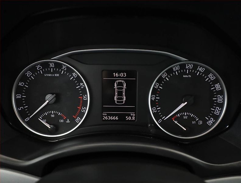 Škoda Octavia (2012) 1.6 TDI, Xenony, Tempomat - fotka 8 z 16