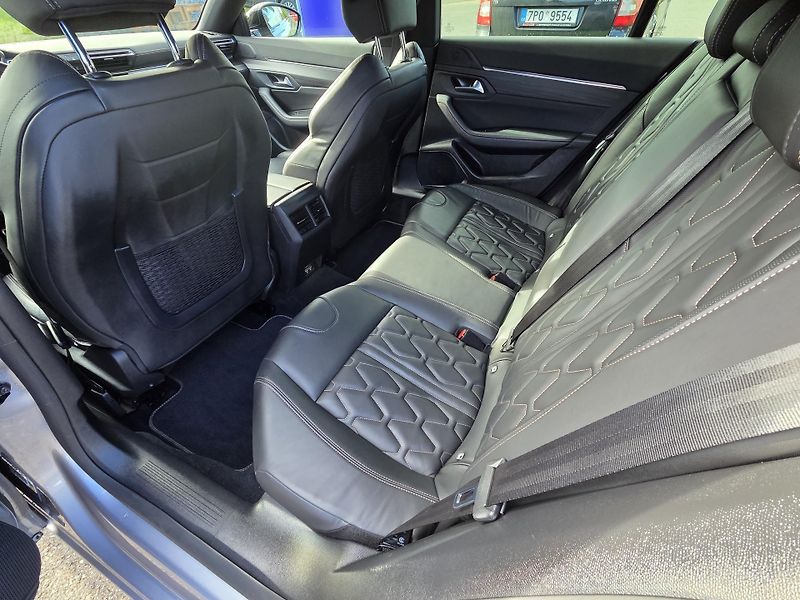 Peugeot 508 (2024) SW PHEV 1.6PT 225 GT EAT8 - fotka 10 z 38