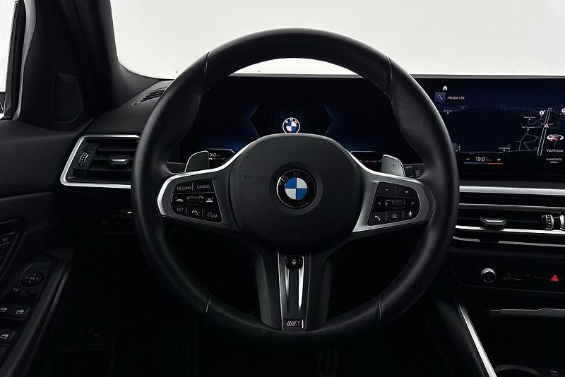 BMW Řada 3 řady 3 | 320d xDrive - fotka 23 z 27