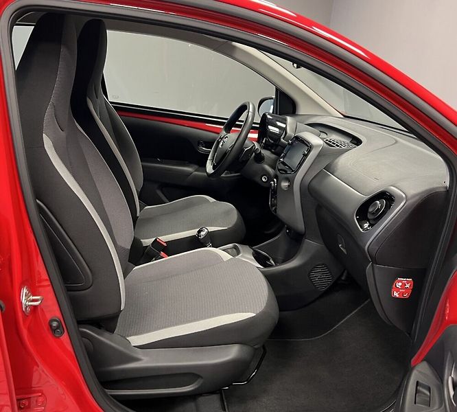 Toyota Aygo 1,0i AT X-play - fotka 8 z 15