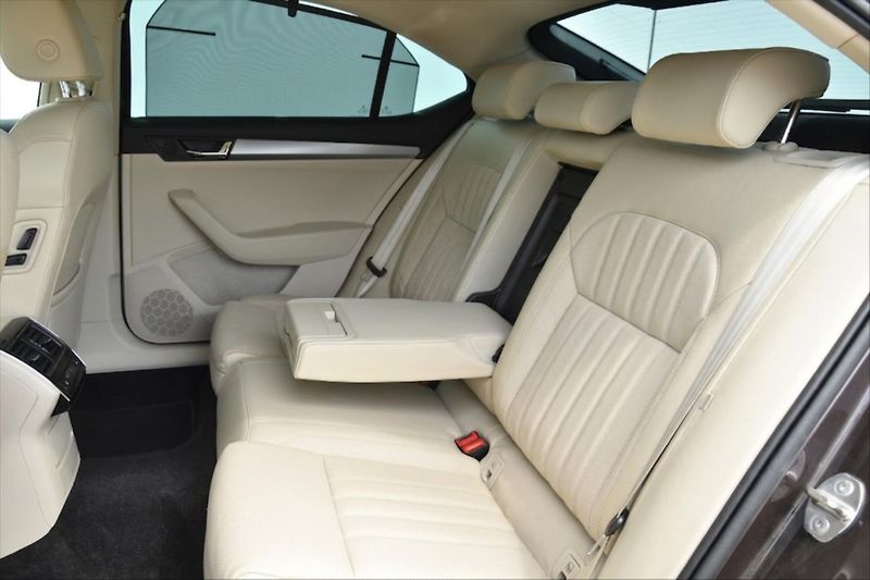 Škoda Superb 2.0 TSI 206kW DSG 4x4 STYLE ČR - fotka 11 z 33
