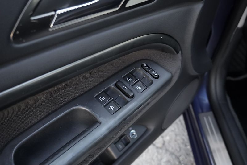 Škoda Superb 1.9 TDi COMFORT - fotka 29 z 31