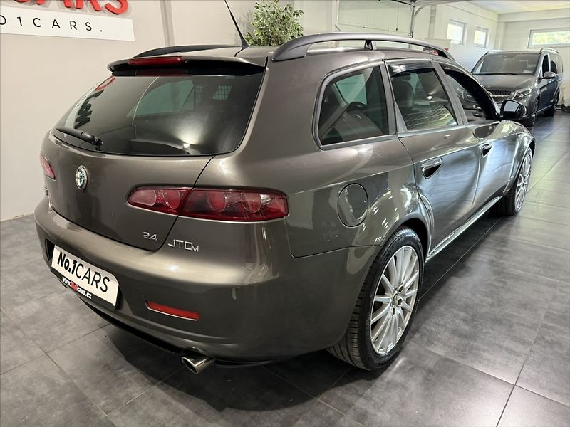 Alfa Romeo 159 2,4   JTDm V5 147 kW BOSE TOP - fotka 5 z 40