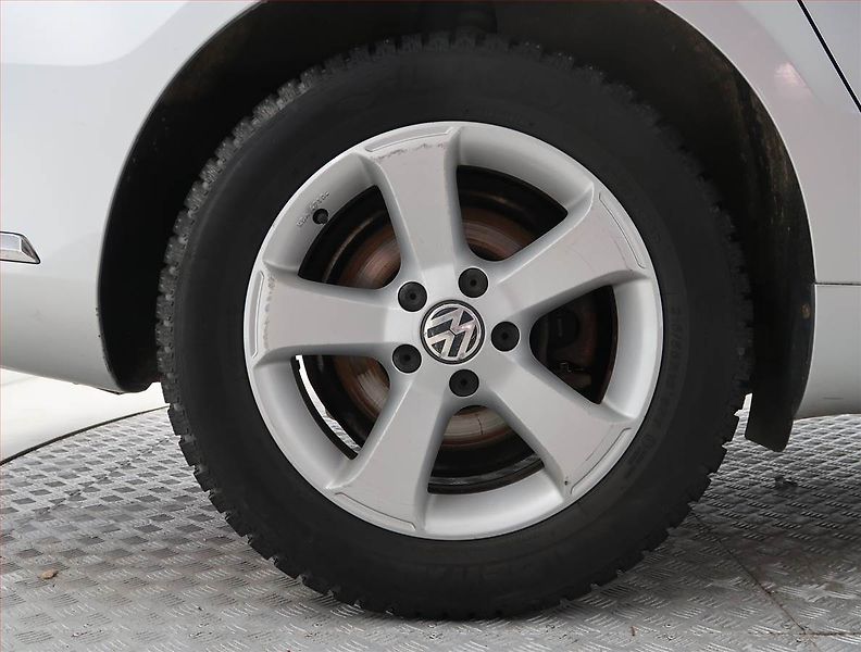 Volkswagen Passat (2011) 2.0 TDI, 4X4, Xenony - fotka 14 z 18