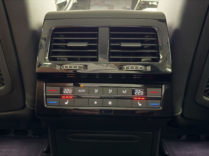 Volkswagen Touareg 3.0TDI 210 KW 4M ELEGANCE, VZD - fotka 29 z 33