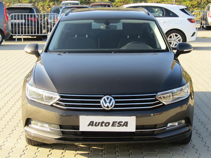 Volkswagen Passat (2018) 1.6 TDi, DSG, AC - fotka 2 z 18