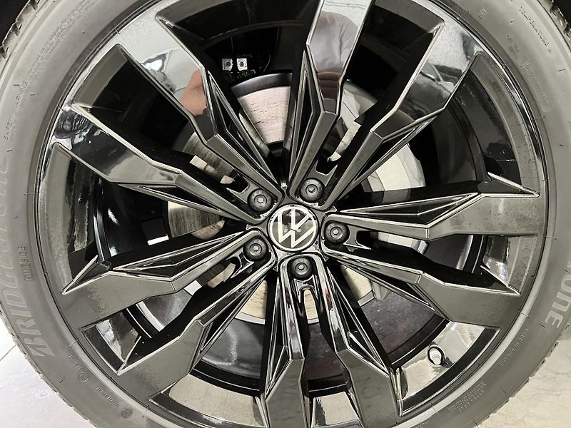 Volkswagen Touareg (2024) 3.0 TDI 210kW R-LINE EXCLUSIVE - fotka 25 z 56
