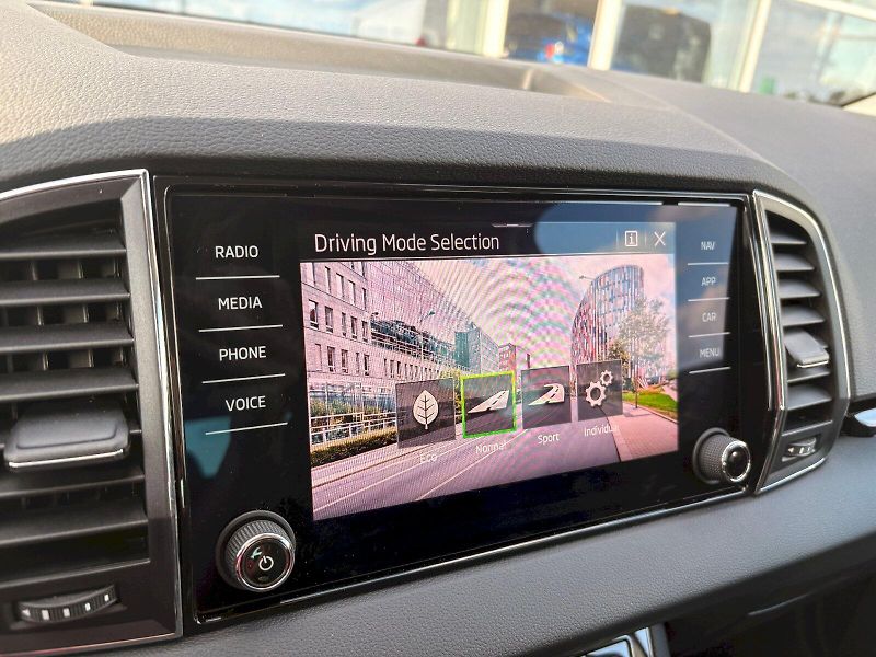 Škoda Karoq (2026) TSI 110 kW Top Selection - taž - fotka 15 z 29