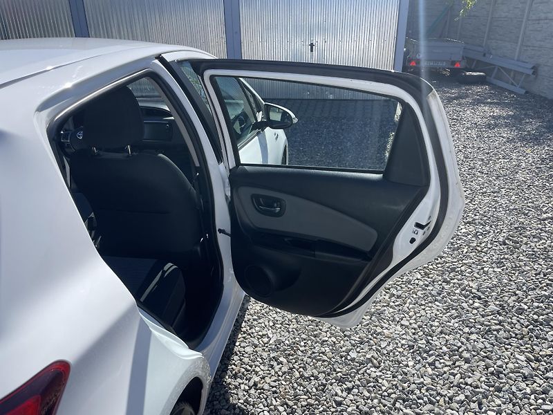 Toyota Yaris 1.5i 16v HYBRID 142TKM TOP 1A! - fotka 115 z 169