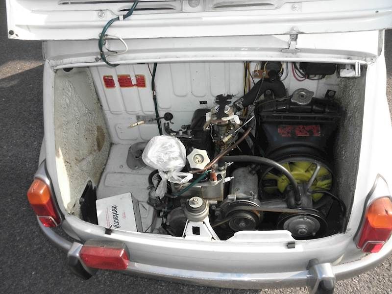 Úřad pro zastupování státu ve věcech majetkových nabízí v aukci i motocykl Jawa 50 z roku 1968 za vyvolávací cenu 25 100 Kč