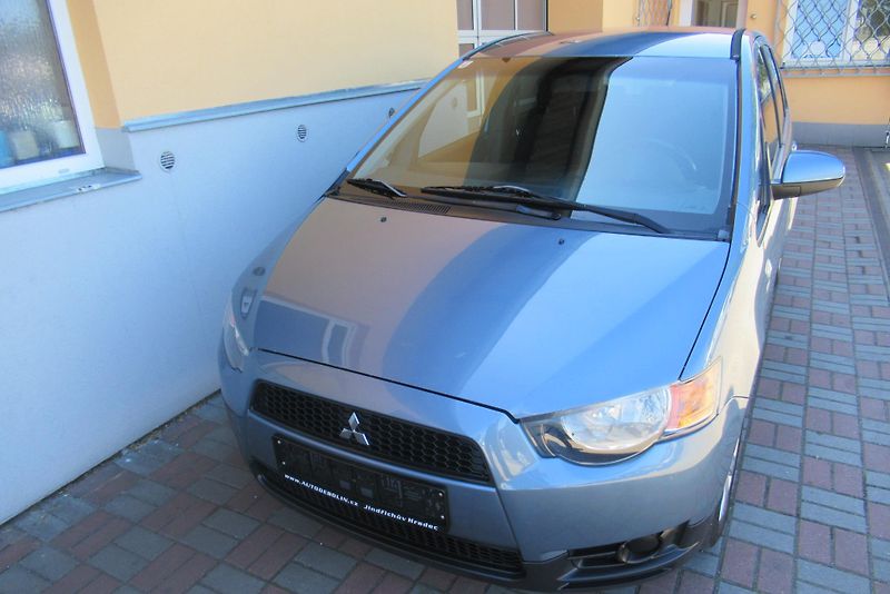 Mitsubishi Colt 1.1i KLIMA SADA ZIMNÍCH KOL - fotka 8 z 18